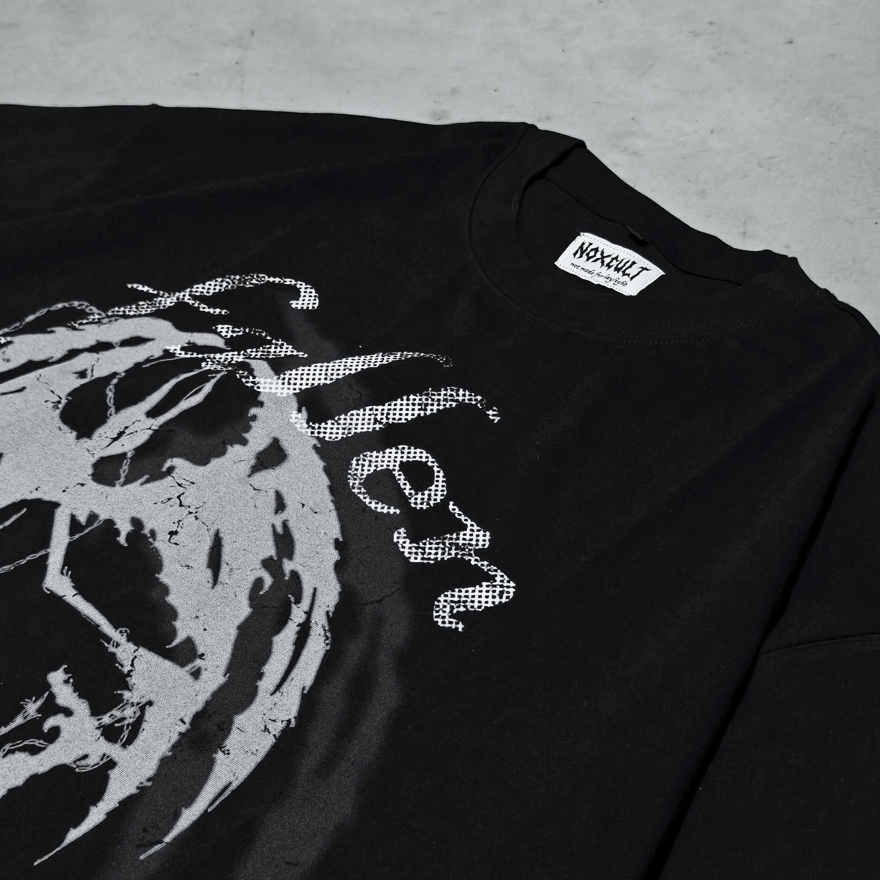Détail impression FALLEN t-shirt graphic oversize coton épais NOXCULT