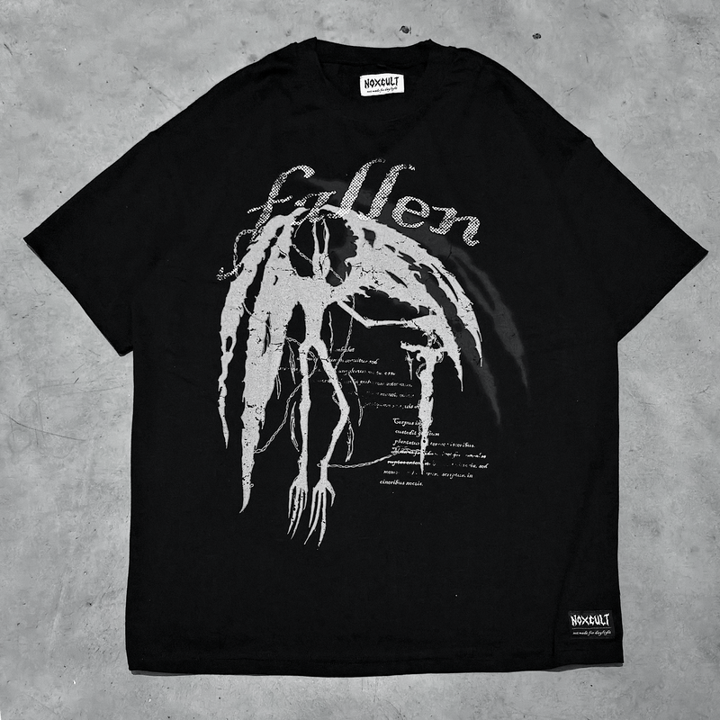 Flatlay t-shirt FALLEN oversize graphic sombre NOXCULT