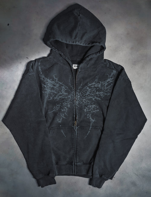 MONARCH hoodie zip noir à plat — tissu coton lourd, zip métal laiton finition gun metal, NOXCULT streetwear