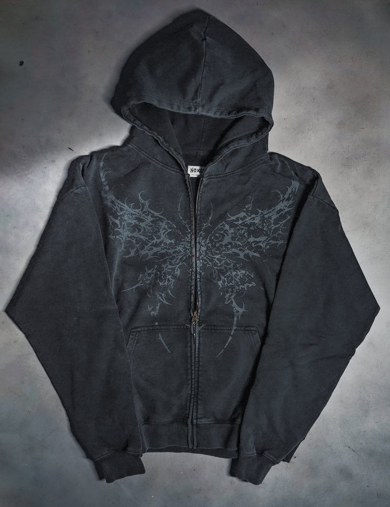 MONARCH hoodie zip noir à plat — tissu coton lourd, zip métal laiton finition gun metal, NOXCULT streetwear