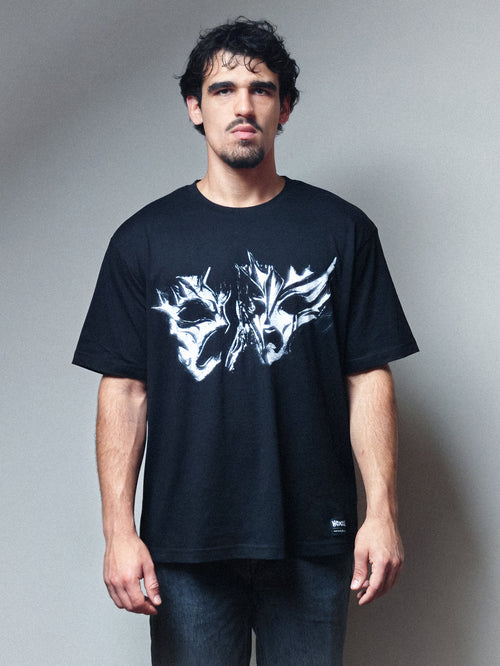 Homme portant le t-shirt NOXCULT Mascarade noir, vue de face